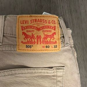 Levi’s 505 40/32 khaki jeans